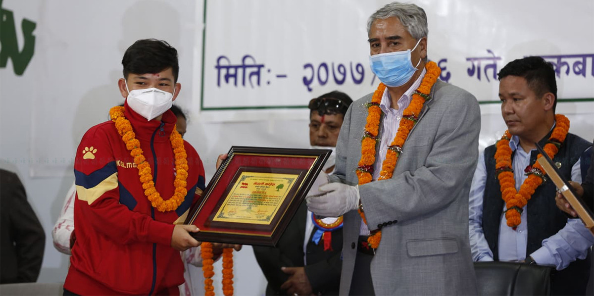 https://www.setopati.com/uploads/shares/2020/sujita/saag kheladi/kheladi (1).jpg